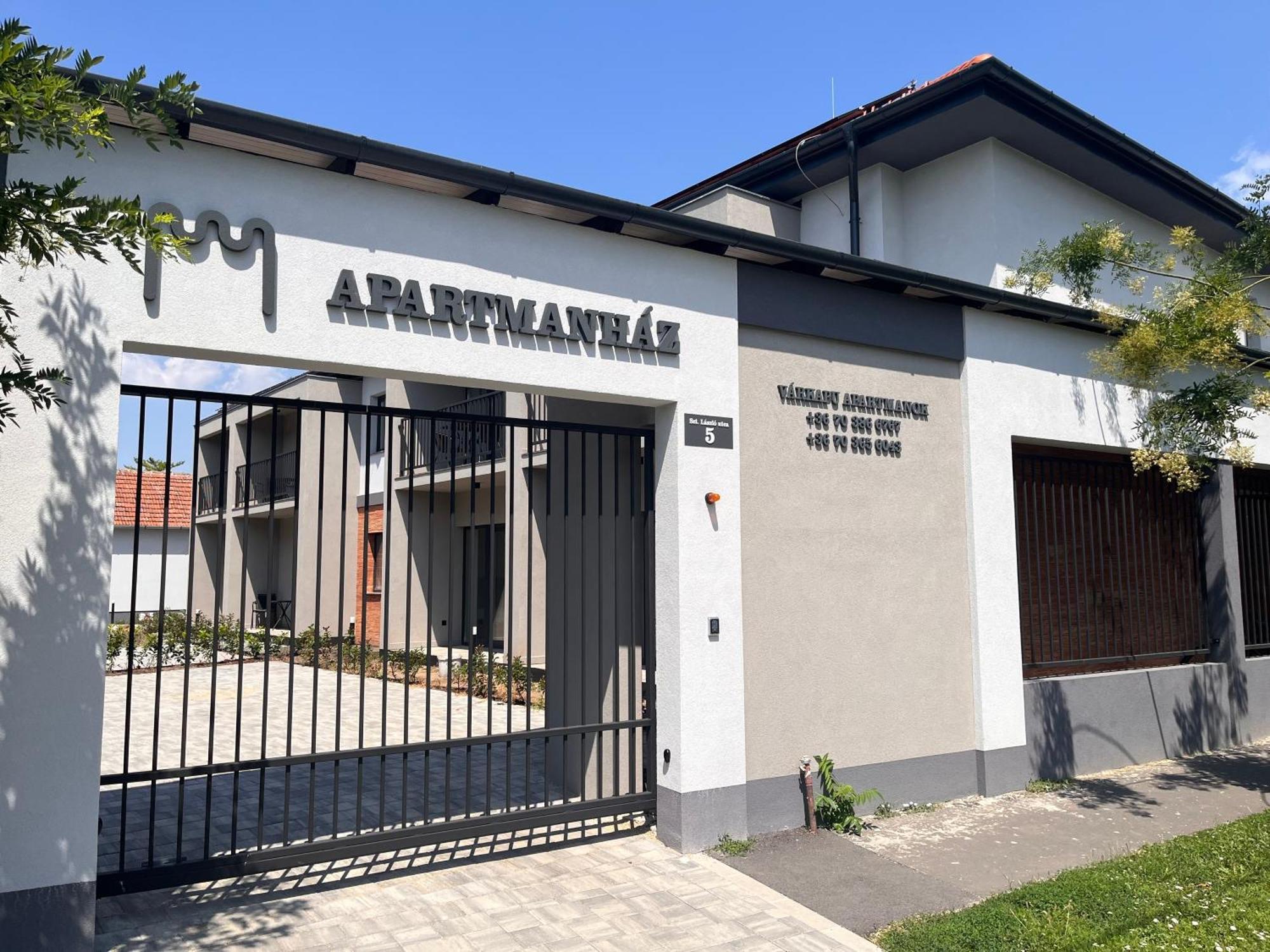 Varkapu Apartmanok 2 Gyula Extérieur photo